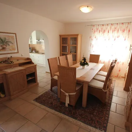 Maris With Sea View Apartmán